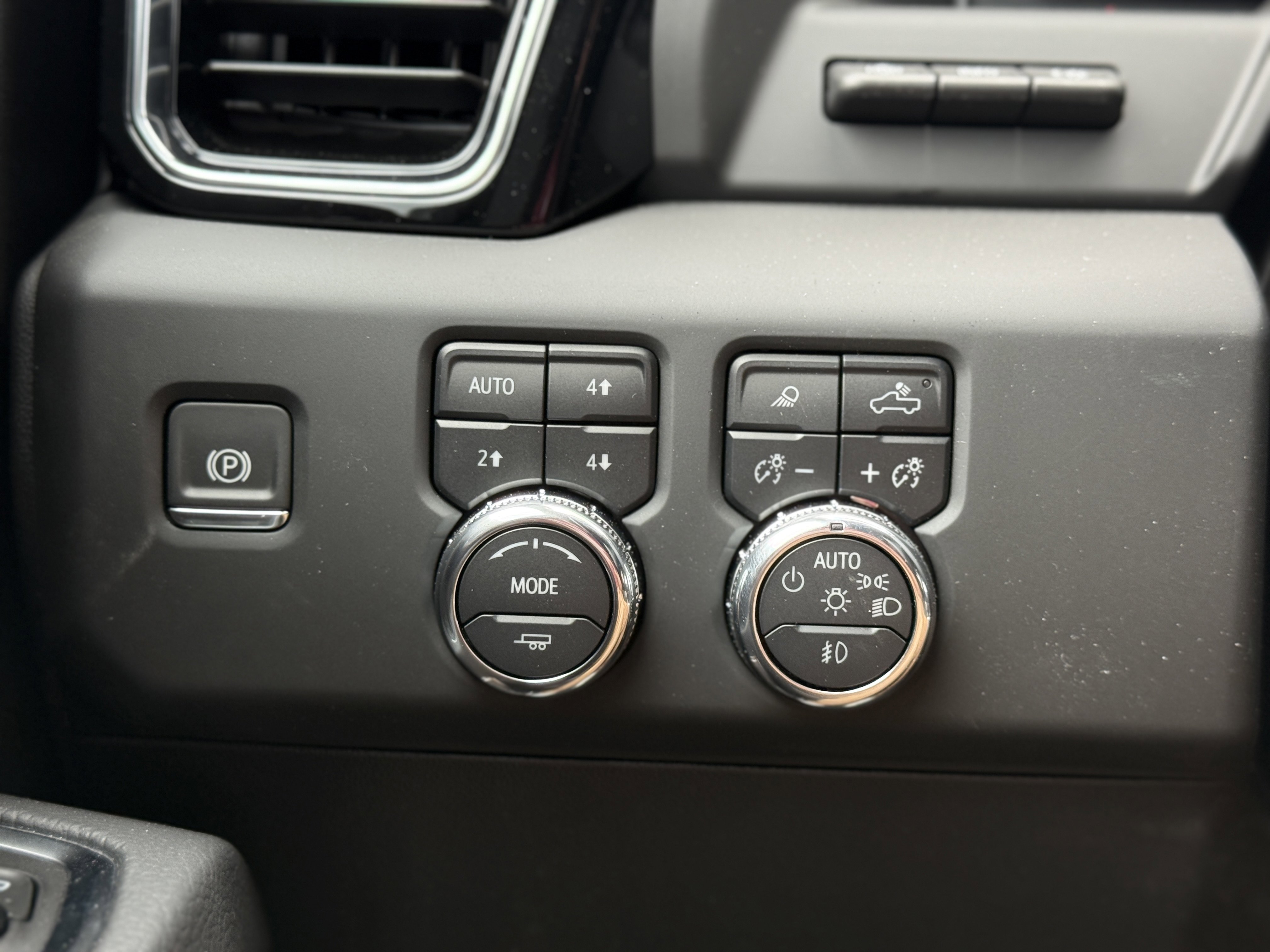 New 2025 GMC Sierra 3500 Denali w/ Technology Package image 13