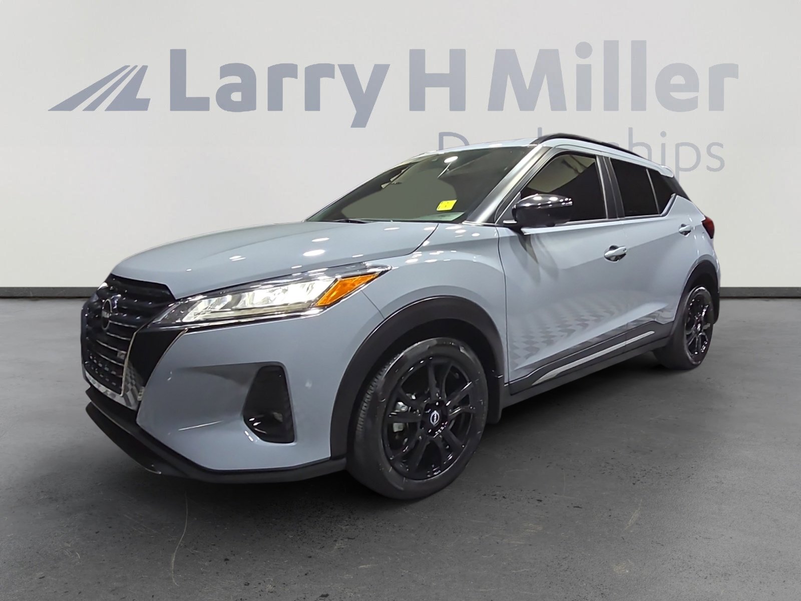 Used 2023 Nissan Kicks SR