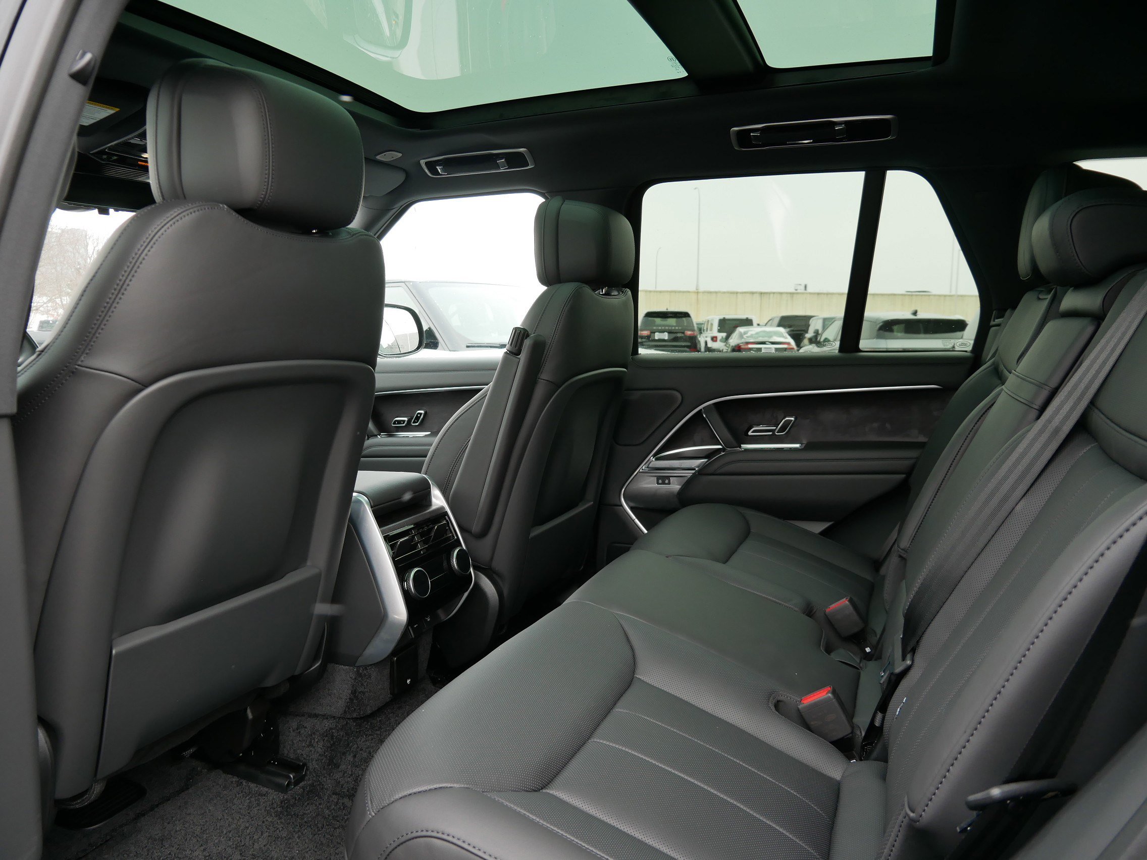 New 2025 Land Rover Range Rover SE image 5