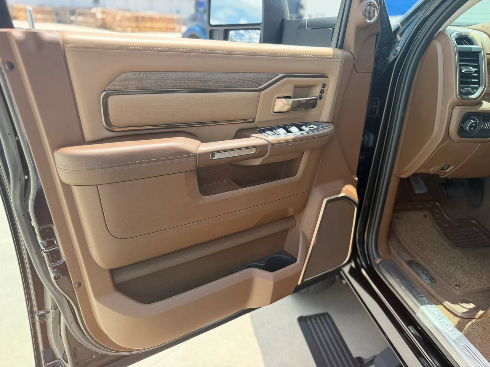 Used 2023 RAM 3500 Limited AWD/4WD image 24