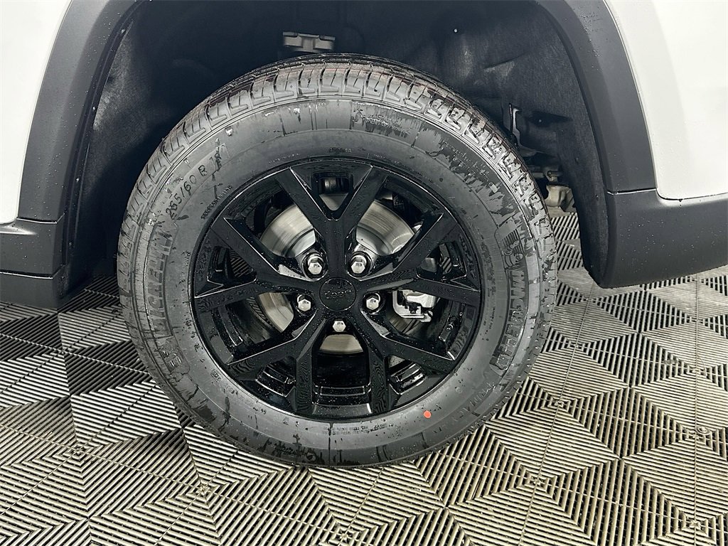 New 2025 Jeep Grand Cherokee Altitude image 17