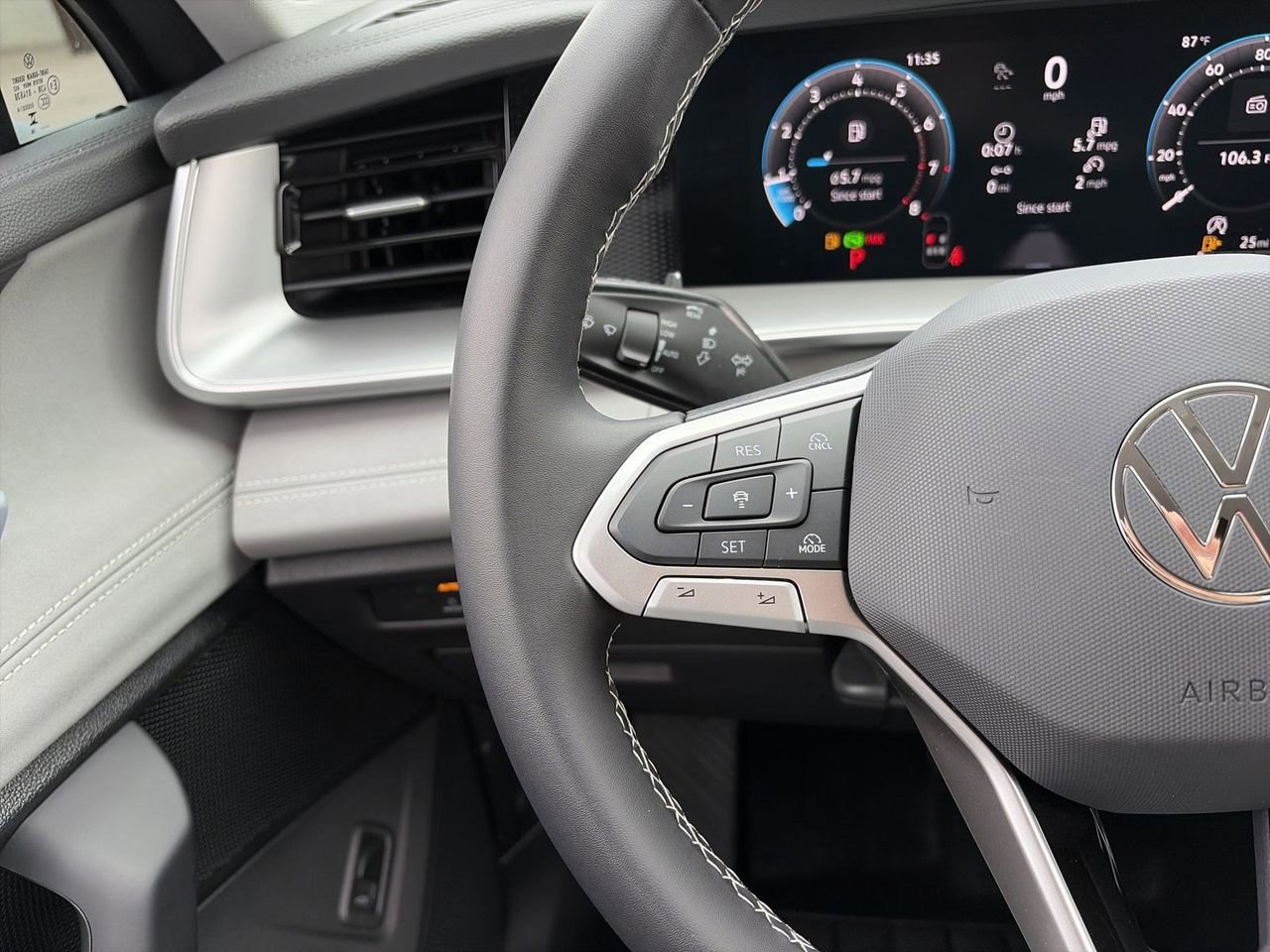 New 2026 Volkswagen Tiguan SE image 19
