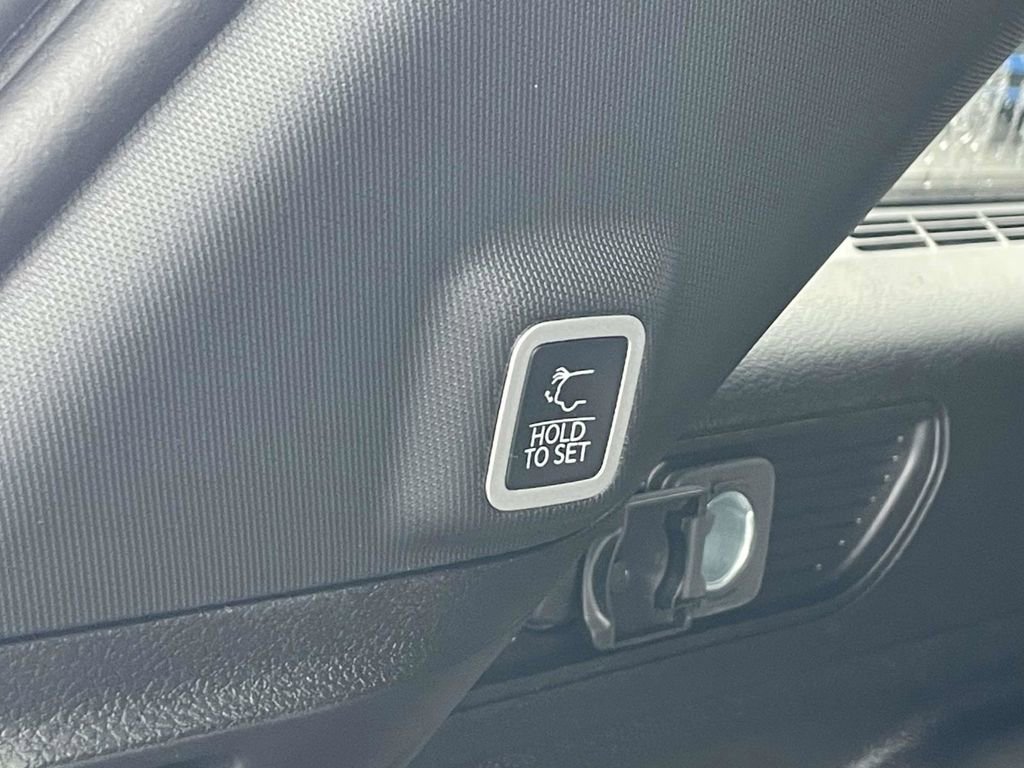 New 2025 Jeep Grand Cherokee Laredo X w/ Luxury Tech Group I image 19