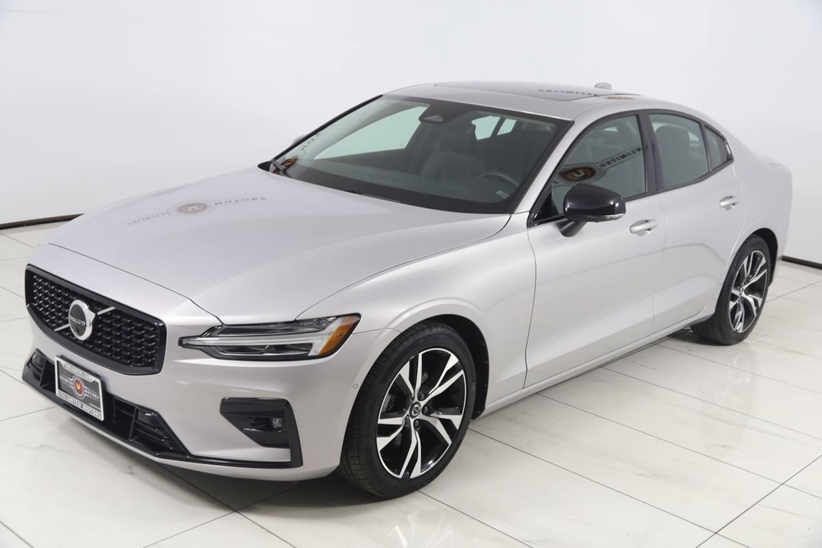 Used 2024 Volvo S60 B5 Plus AWD/4WD image 22