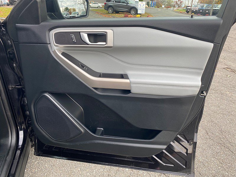 Certified 2022 Ford Explorer XLT w/ Equipment Group 202A image 34