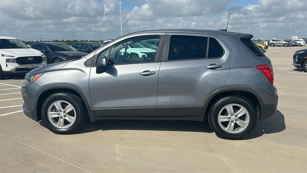 Used 2020 Chevrolet Trax LS w/ Tint and Cruise Package FWD image 9