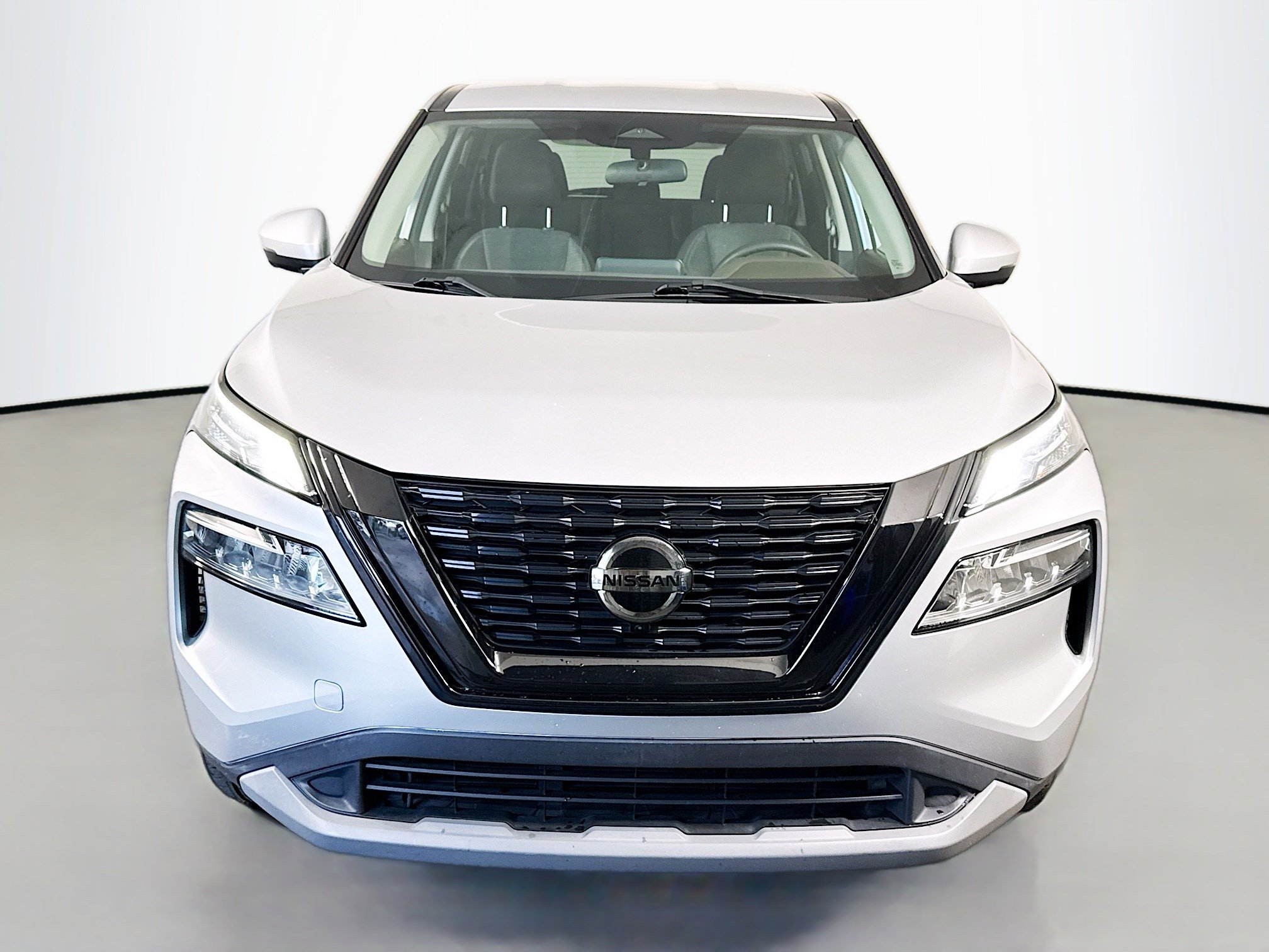 Used 2021 Nissan Rogue SV FWD image 2