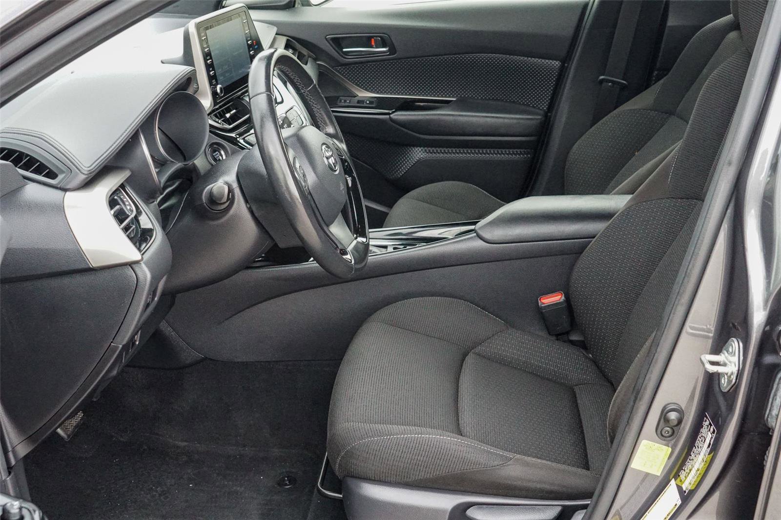 Used 2019 Toyota C-HR XLE FWD image 10