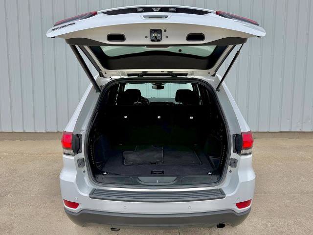 Used 2020 Jeep Grand Cherokee Laredo AWD/4WD image 16