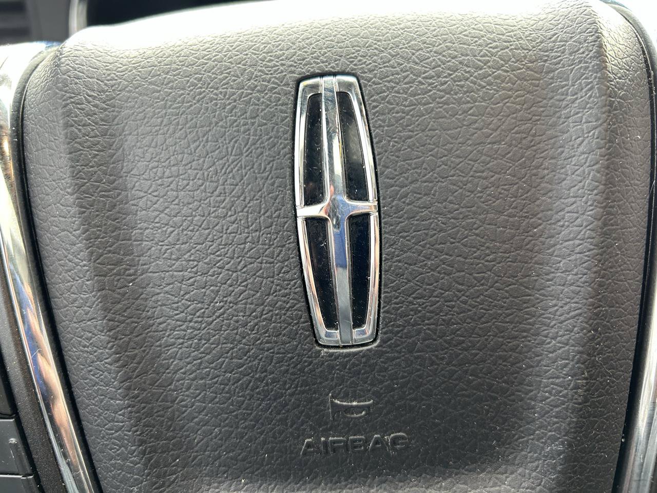 Used 2016 Lincoln Navigator L Select RWD image 21