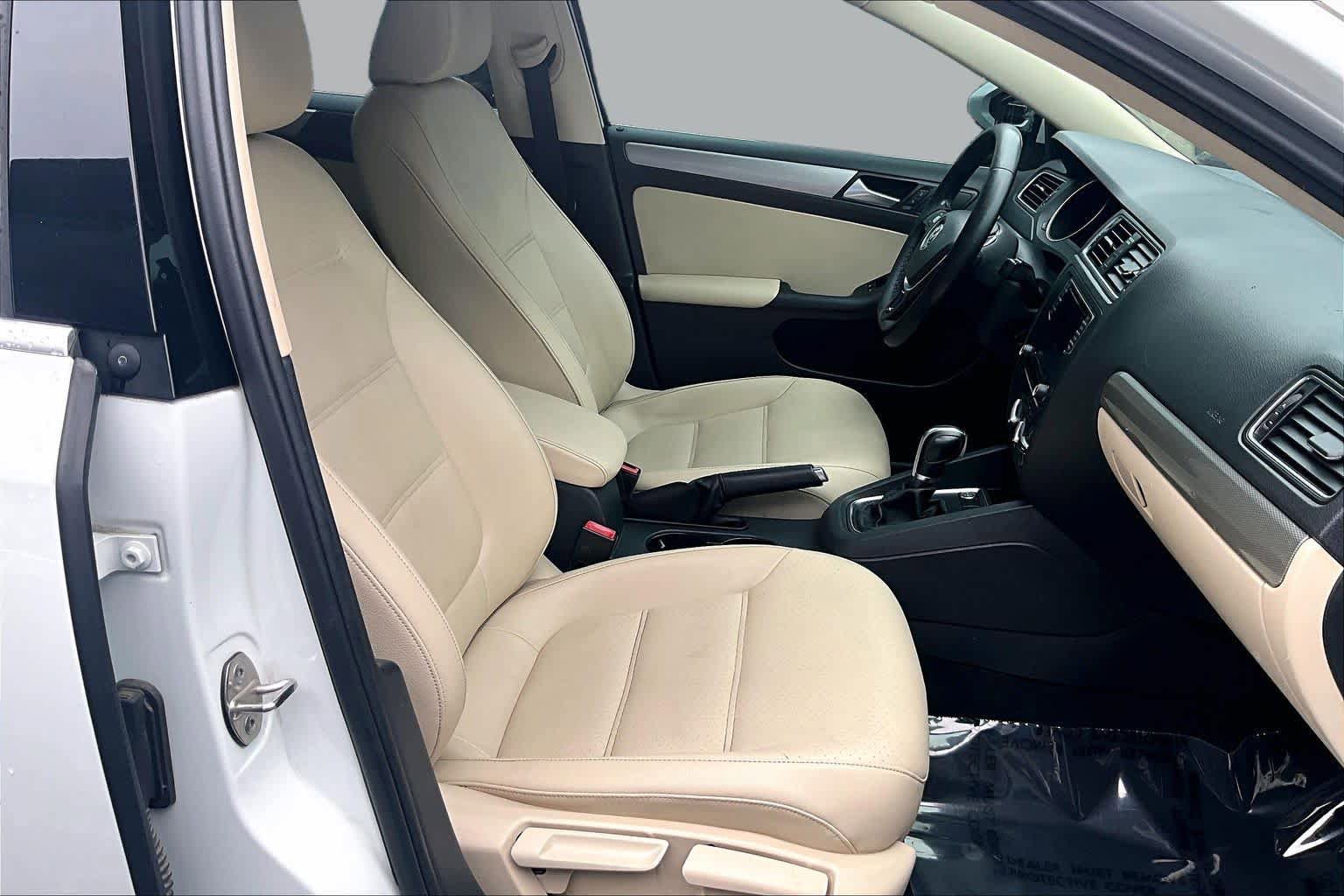 Used 2017 Volkswagen Jetta SE FWD image 8