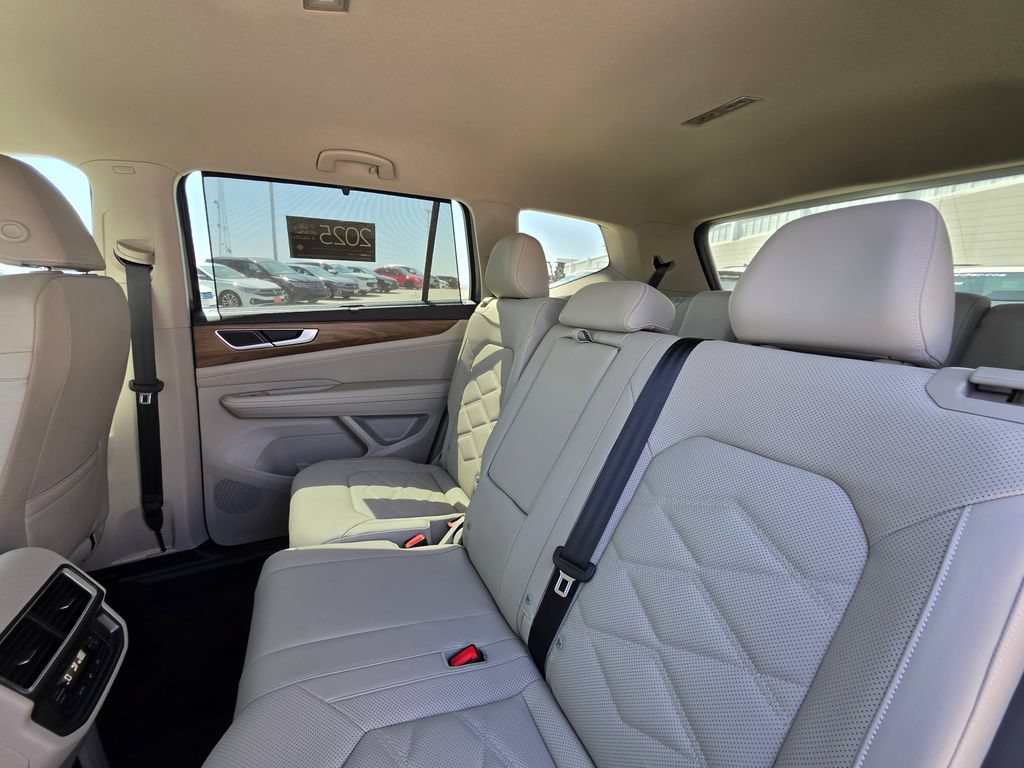 Certified 2025 Volkswagen Atlas SE FWD image 17