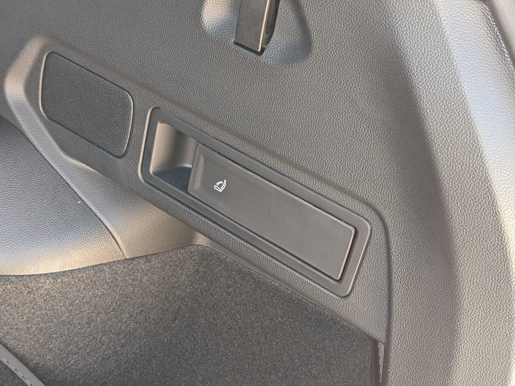 Certified 2023 Volkswagen Tiguan SE R-Line FWD image 28