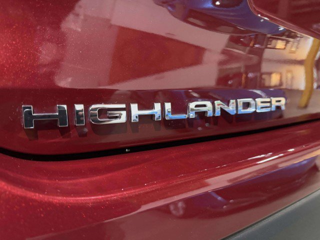 Used 2021 Toyota Highlander XLE image 19