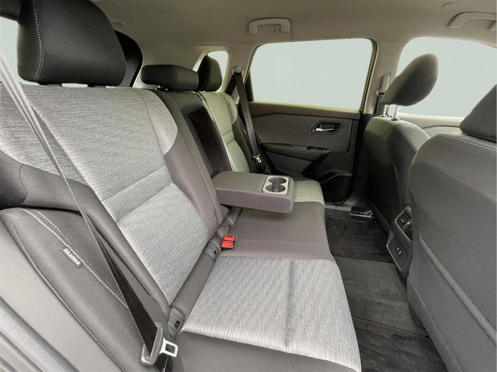 Used 2023 Nissan Rogue SV AWD/4WD image 18