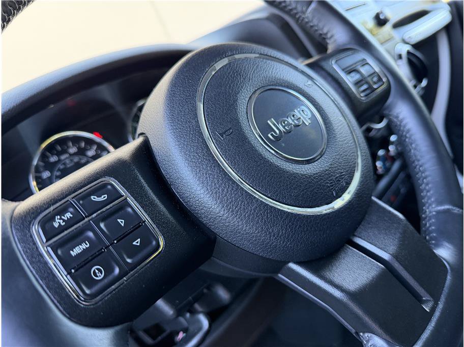 Used 2015 Jeep Wrangler Unlimited Sahara w/ Connectivity Group AWD/4WD image 14