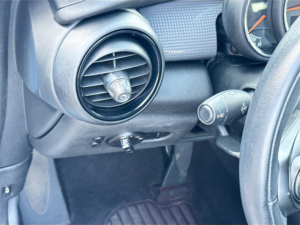 Used 2018 MINI Cooper Convertible image 11