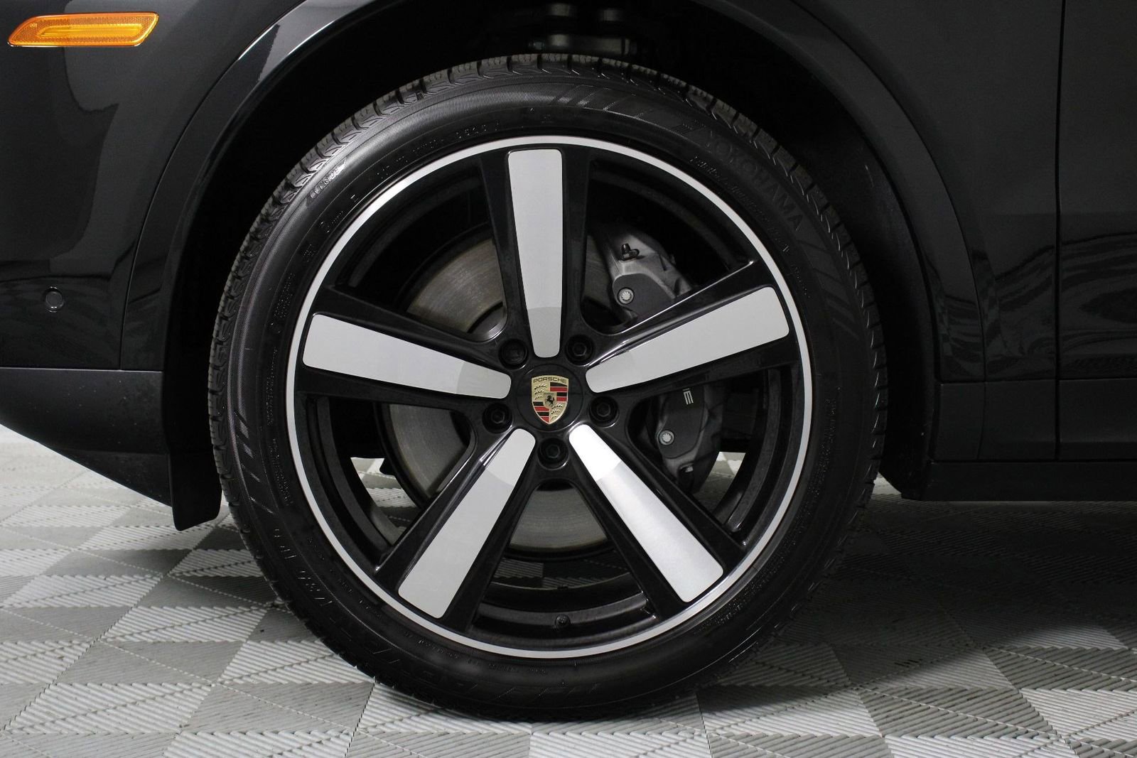 Certified 2025 Porsche Cayenne Coupe image 30