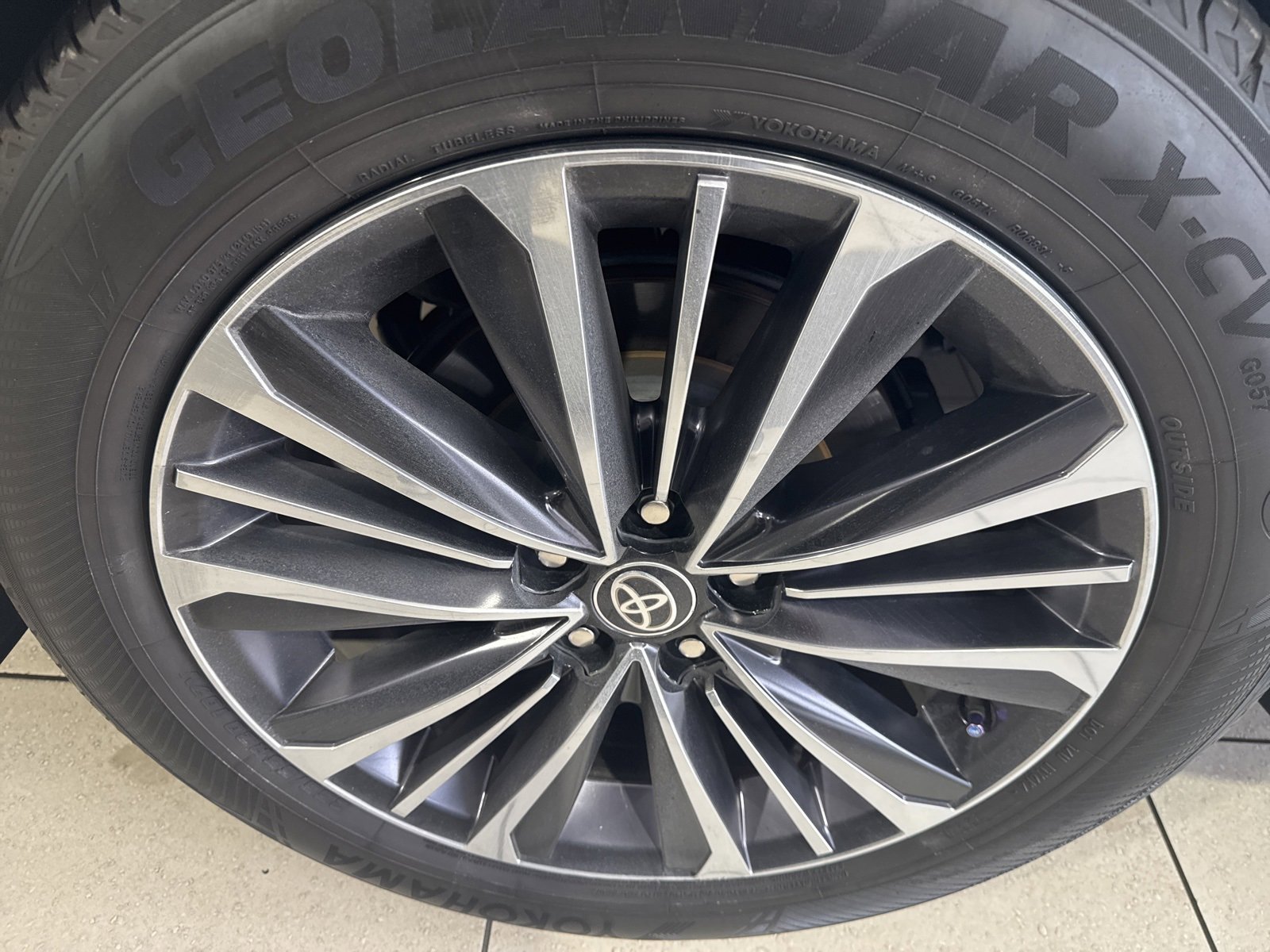 Used 2024 Toyota Grand Highlander AWD Hybrid image 17