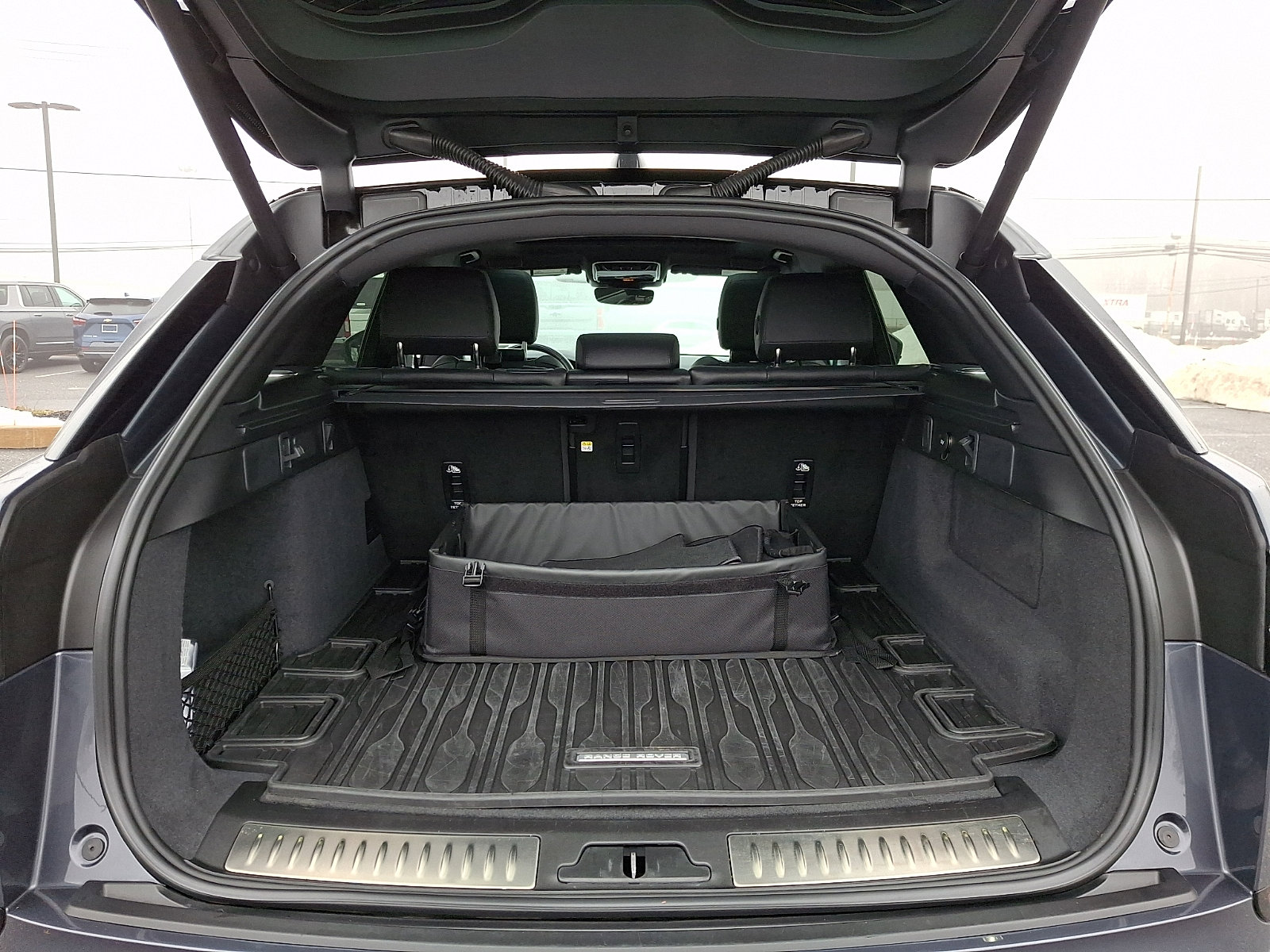 Used 2025 Land Rover Range Rover Velar Dynamic SE image 28