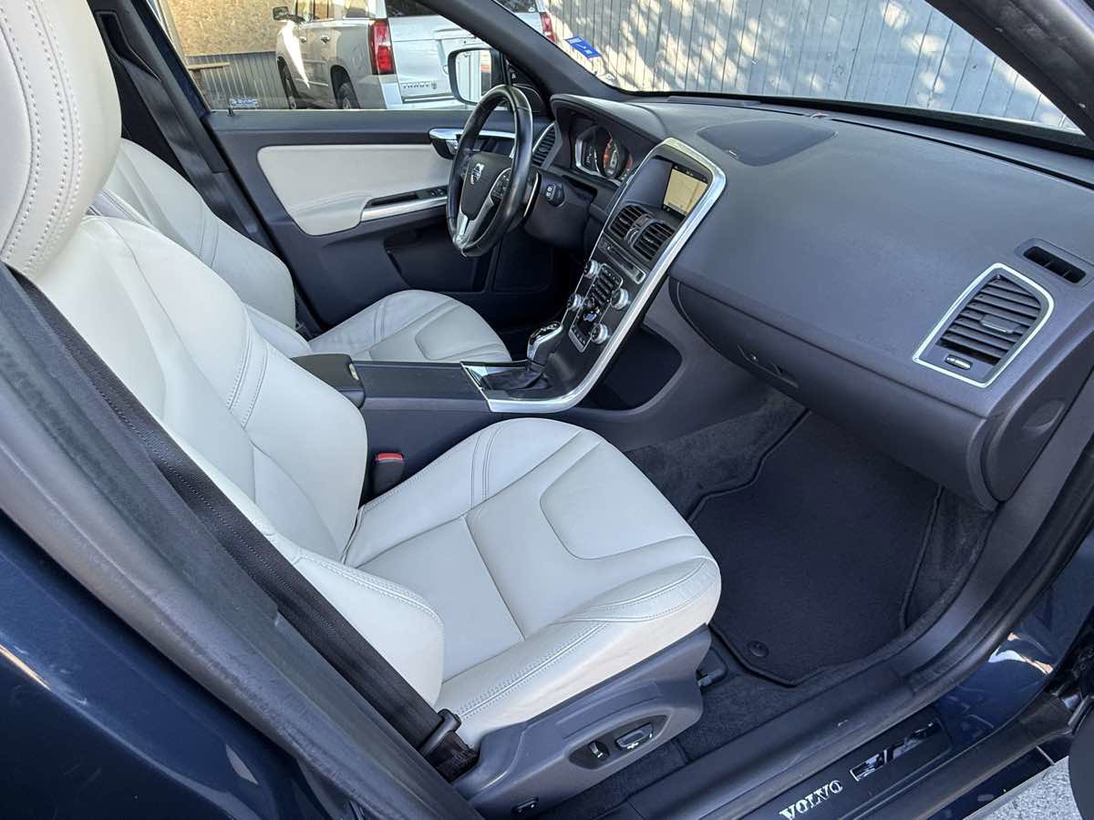 Used 2015 Volvo XC60 T6 Platinum image 12