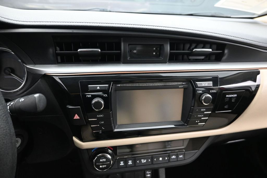 Used 2016 Toyota Corolla LE FWD image 13
