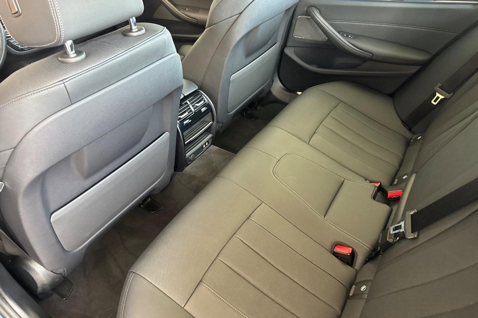 Used 2023 BMW 530e w/ Executive Package RWD image 14