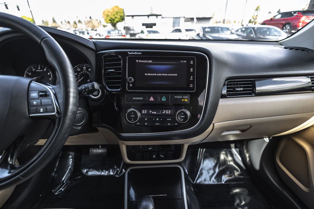 Used 2017 Mitsubishi Outlander GT AWD/4WD image 27