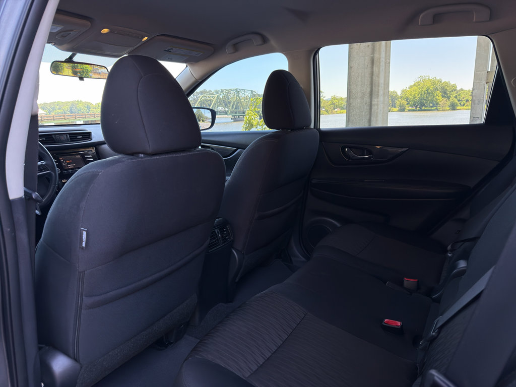 Used 2017 Nissan Rogue SV w/ Midnight Edition FWD image 13