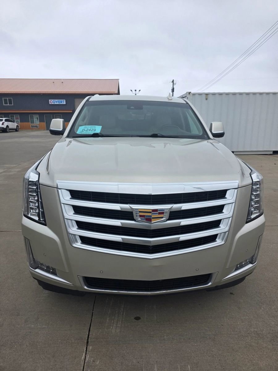 Used 2017 Cadillac Escalade Luxury AWD/4WD image 2