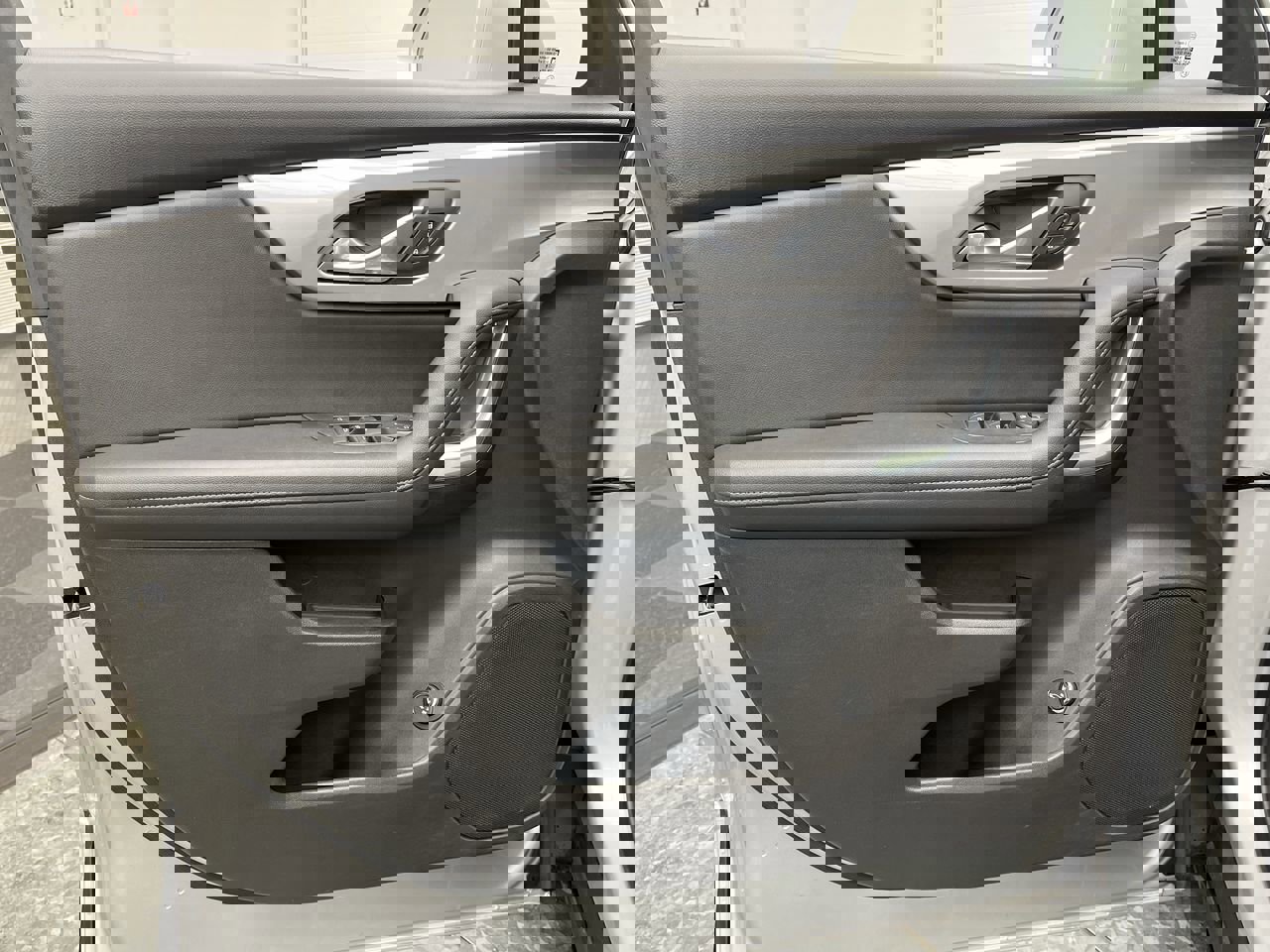 Used 2019 Chevrolet Blazer LT image 6