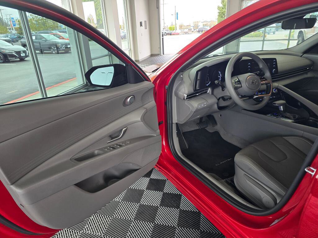 Used 2023 Hyundai Elantra Blue FWD image 17