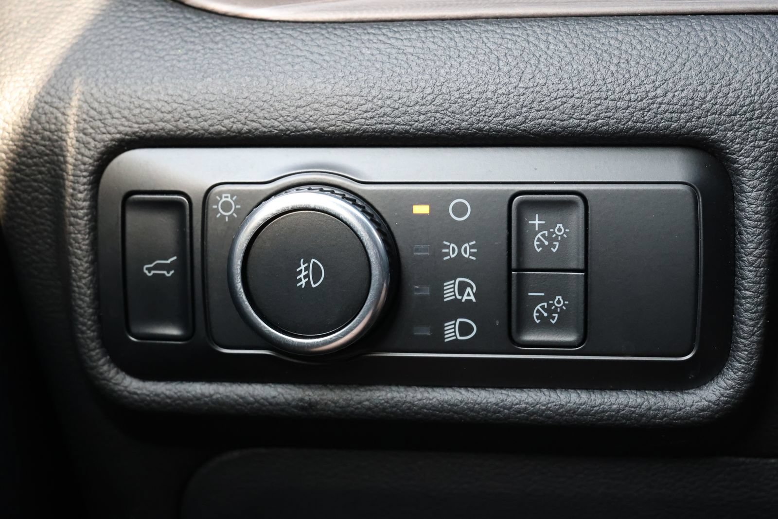 Used 2023 Ford Explorer Limited AWD/4WD image 25