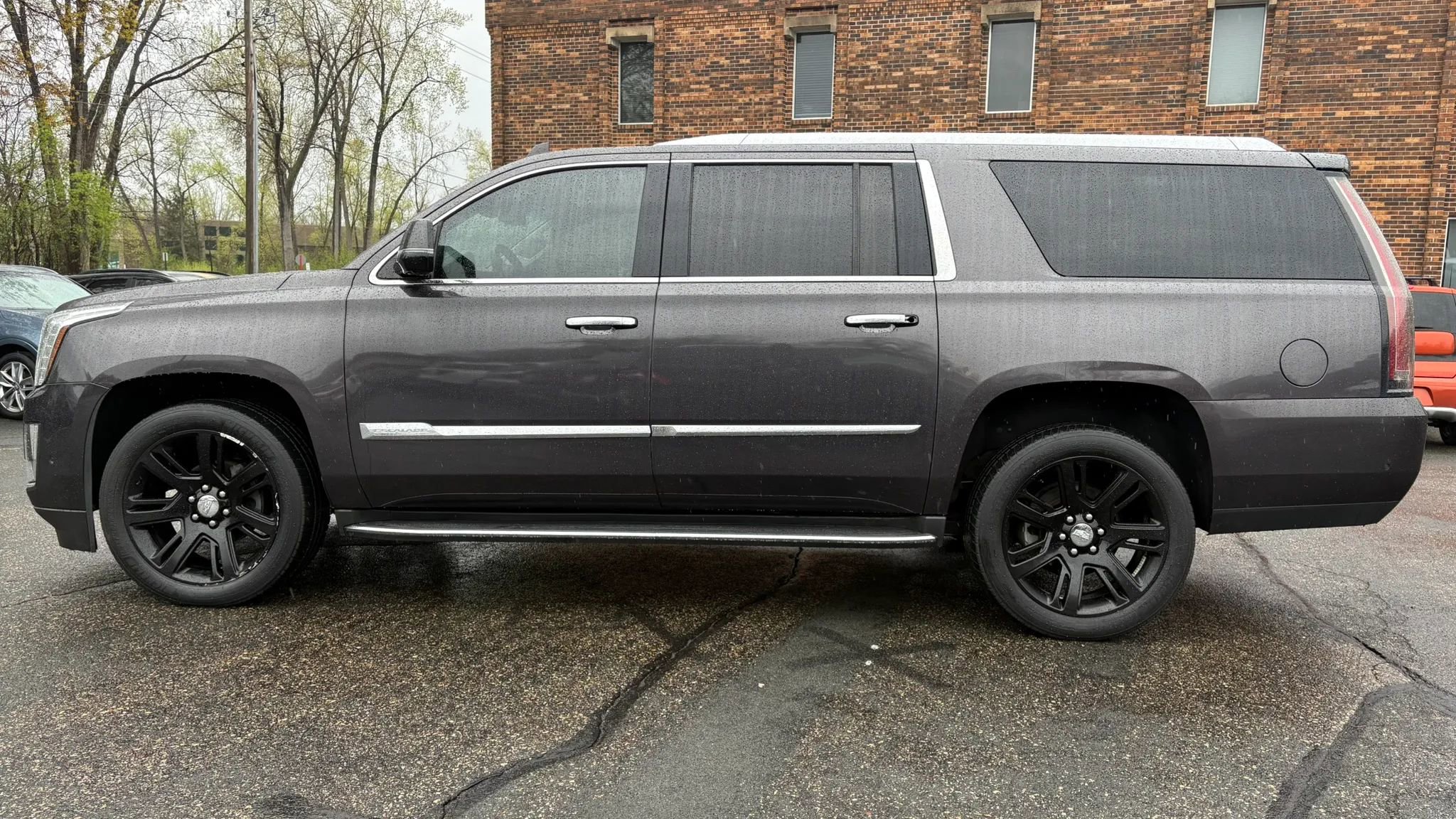 Used 2017 Cadillac Escalade ESV Luxury AWD/4WD image 5