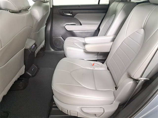 Used 2023 Toyota Highlander XLE image 10