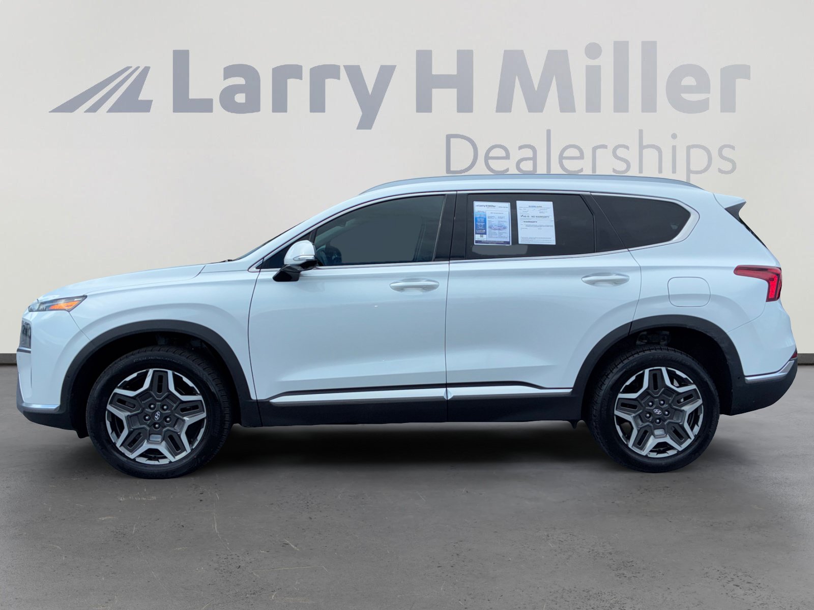 Used 2021 Hyundai Santa Fe Limited AWD/4WD image 2