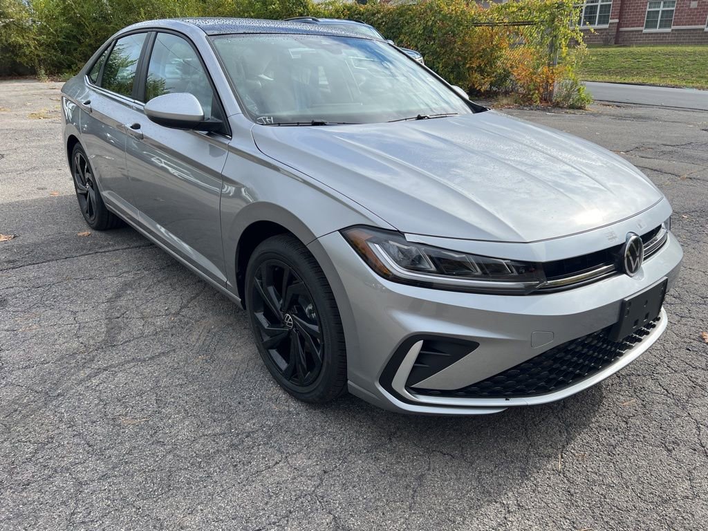 New 2026 Volkswagen Jetta SE image 3