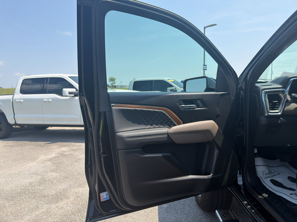 Used 2024 GMC Canyon Denali AWD/4WD image 9