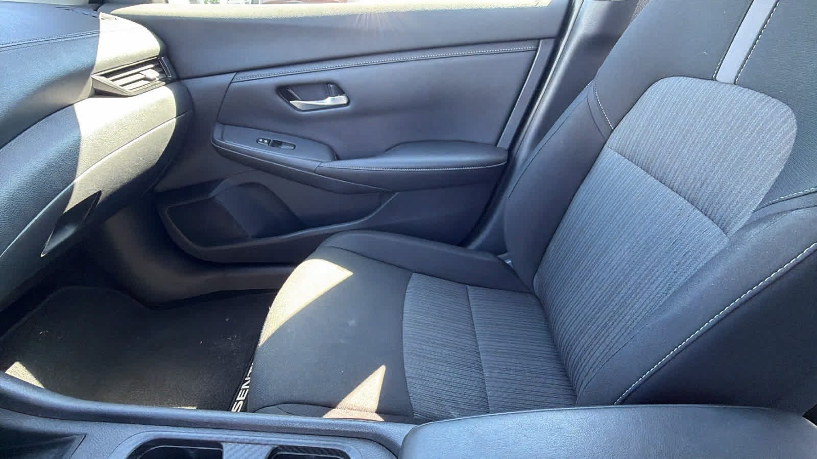 Used 2022 Nissan Sentra SV FWD image 12