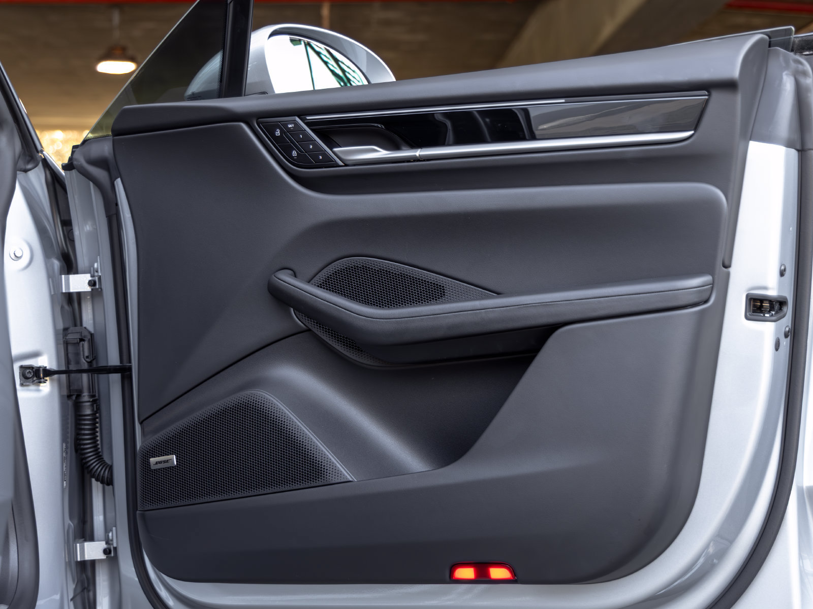 Certified 2025 Porsche Macan Electric RWD image 51