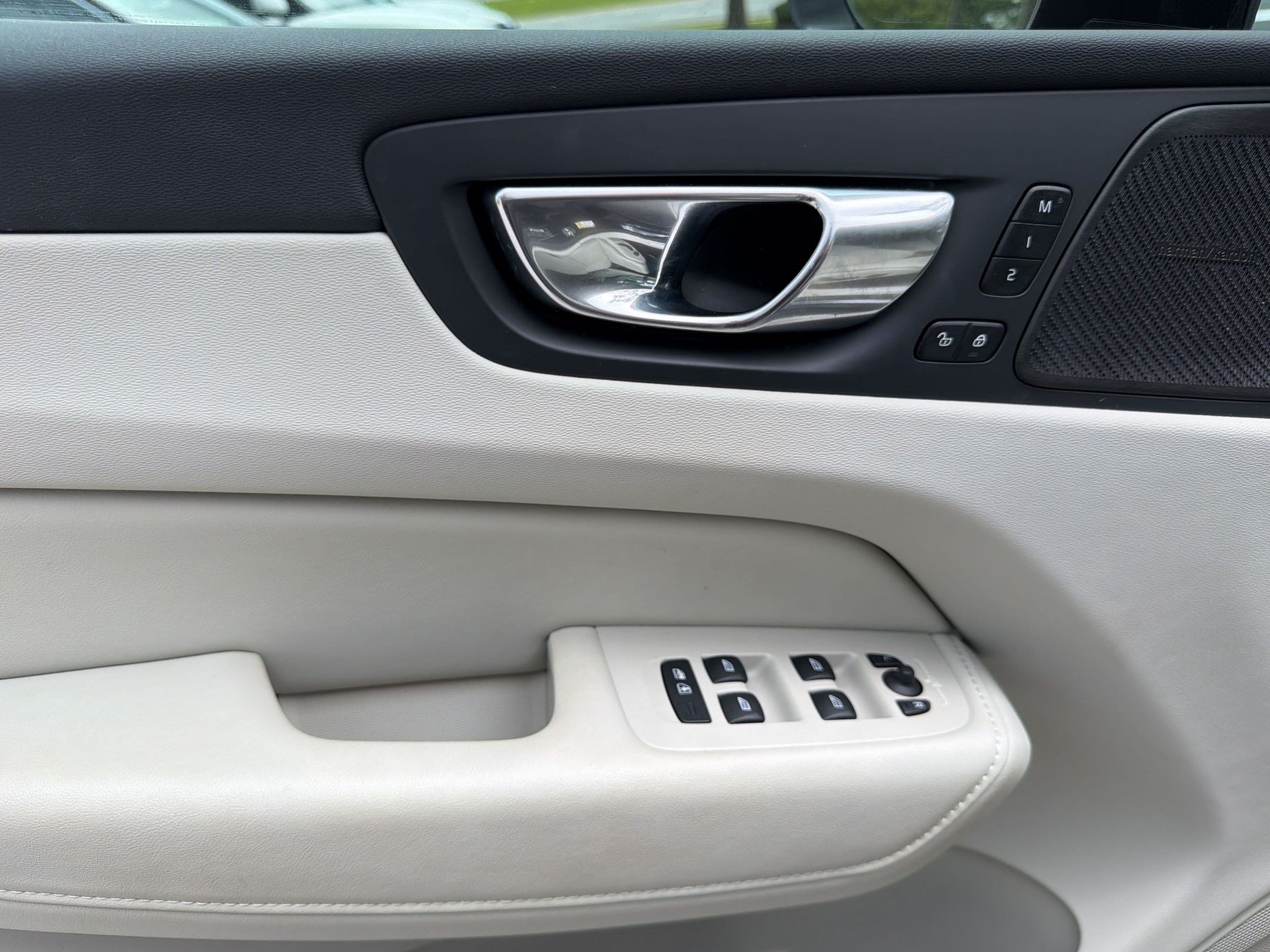 Used 2023 Volvo XC60 B5 Plus w/ Protection Package Premier FWD image 12