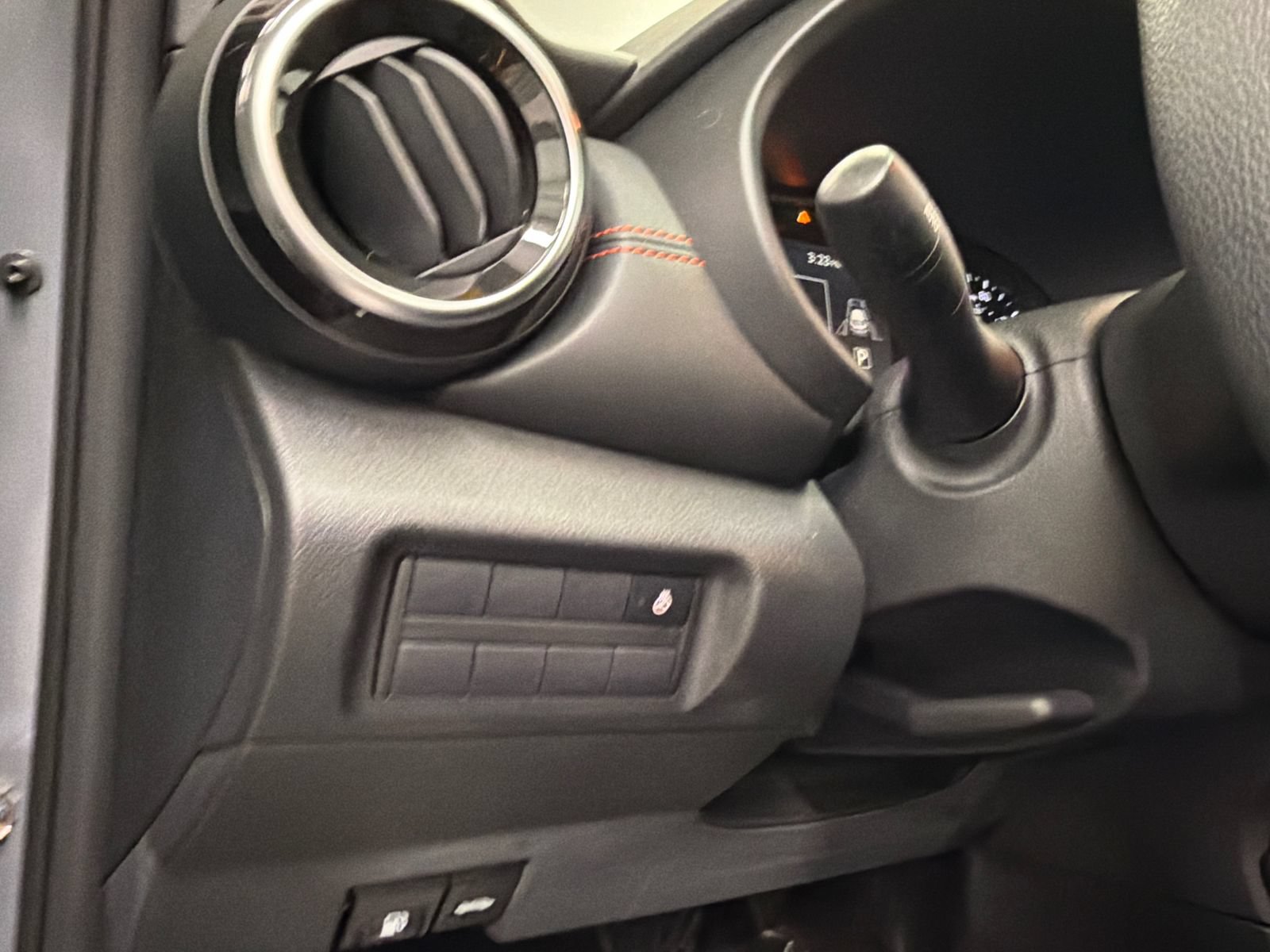 Used 2021 Nissan Kicks SR w/ SR Premium Package FWD image 29