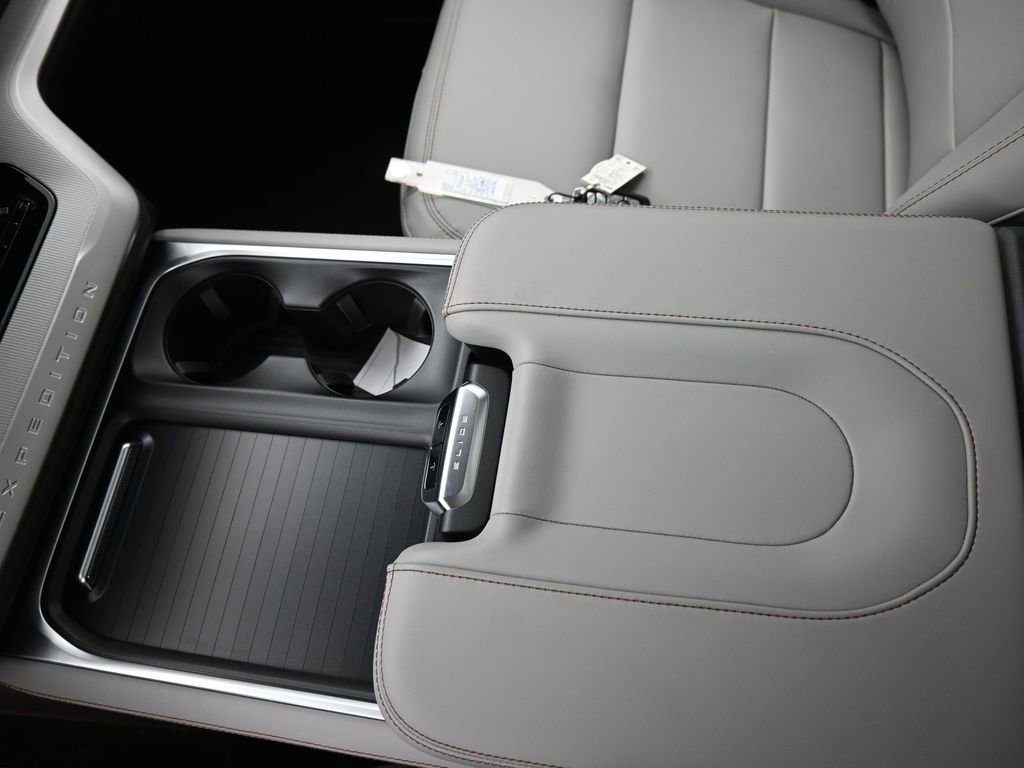 New 2025 Ford Expedition Active image 34