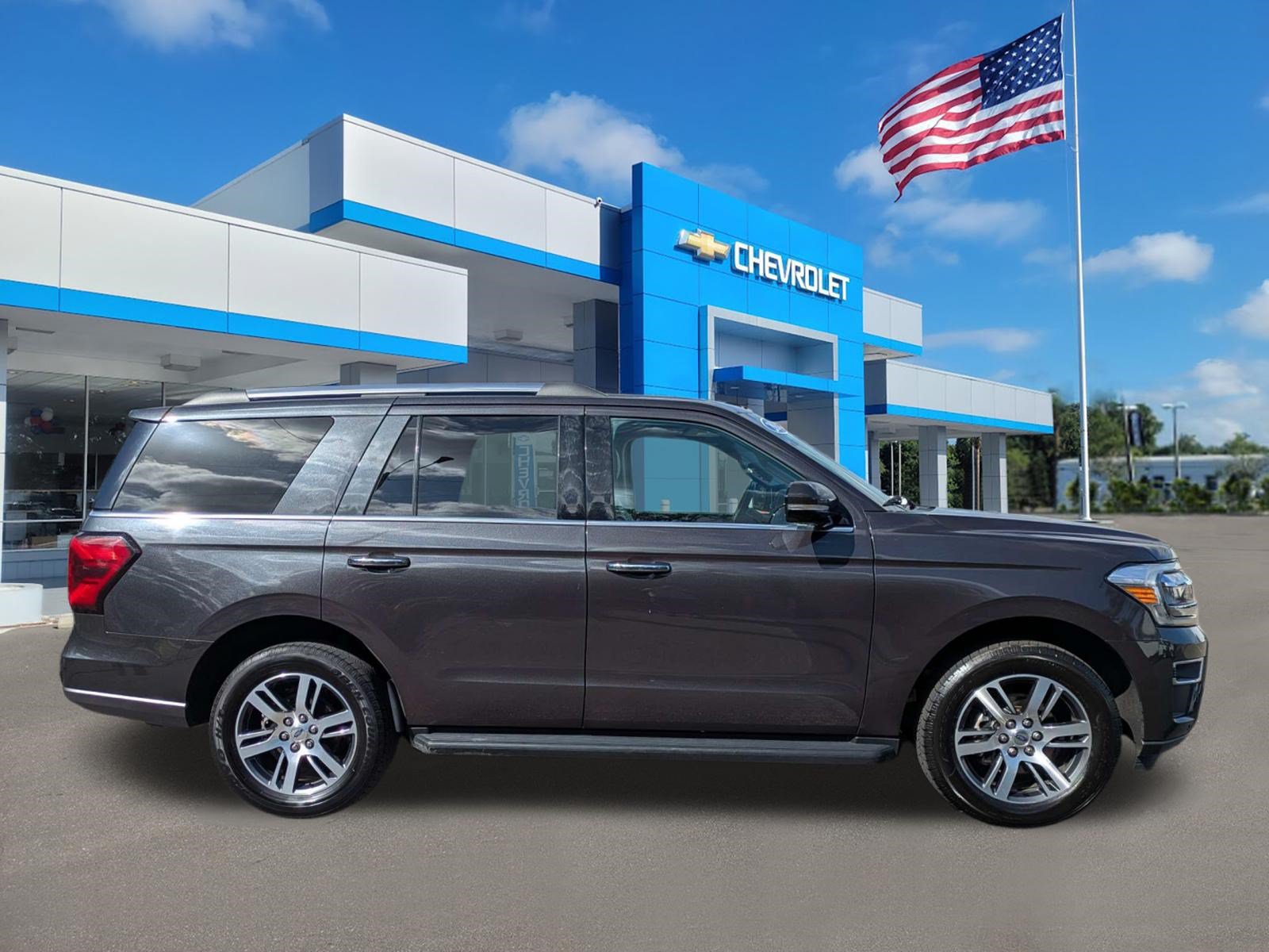Used 2024 Ford Expedition Limited RWD image 2