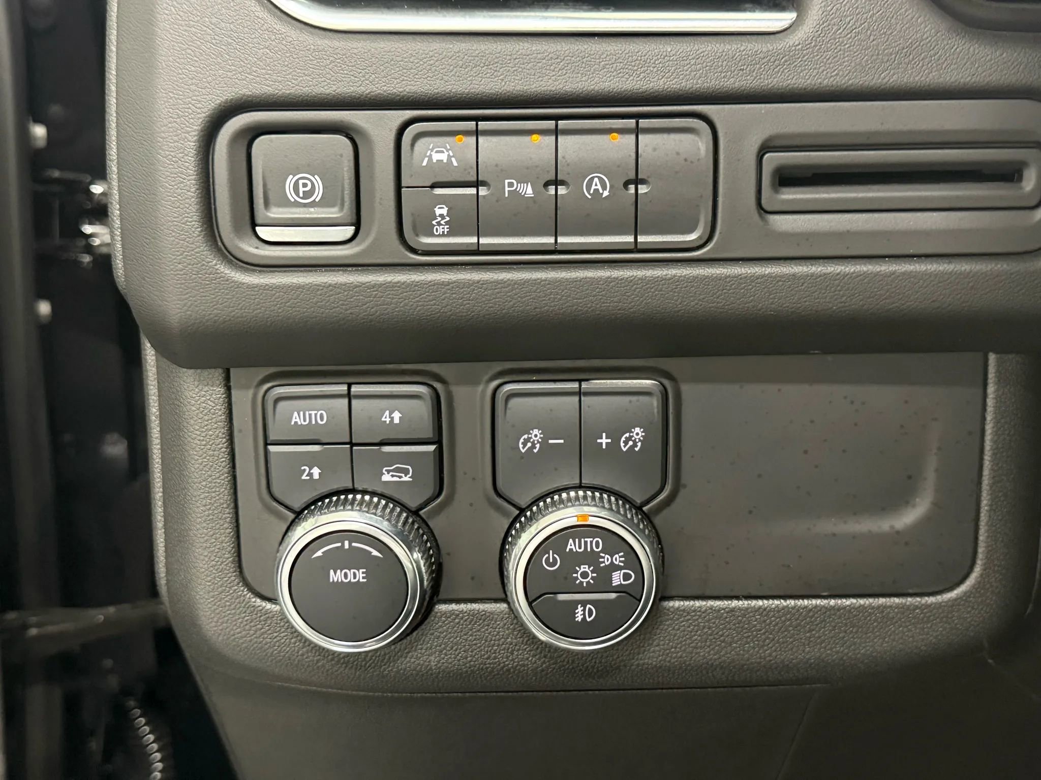 Used 2024 GMC Yukon SLT image 51