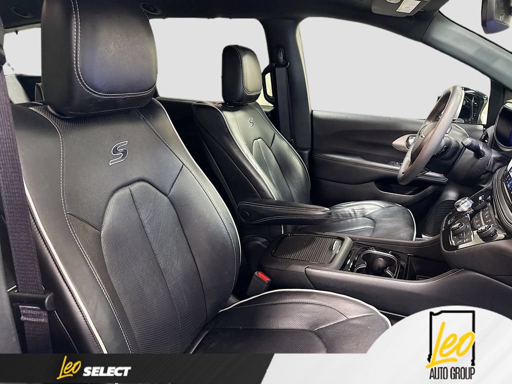 Used 2023 Chrysler Pacifica Limited w/ Uconnect Theater Family Group AWD/4WD image 34