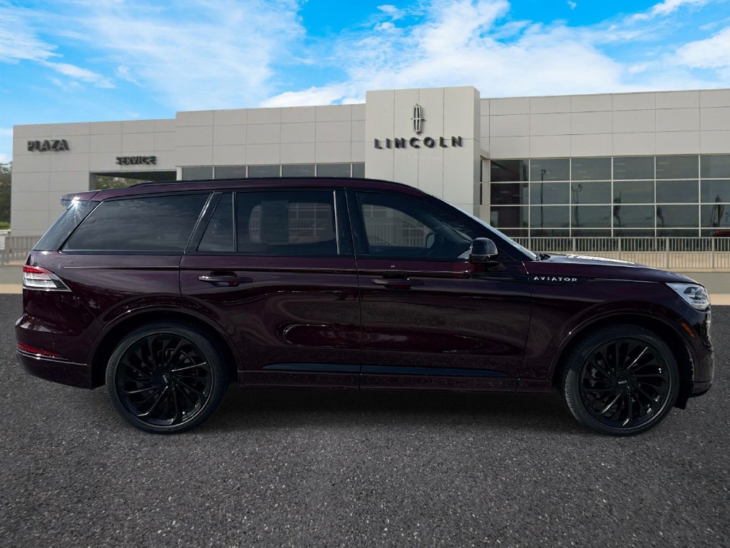 Used 2023 Lincoln Aviator Reserve w/ Equipment Group 201A RWD image 2
