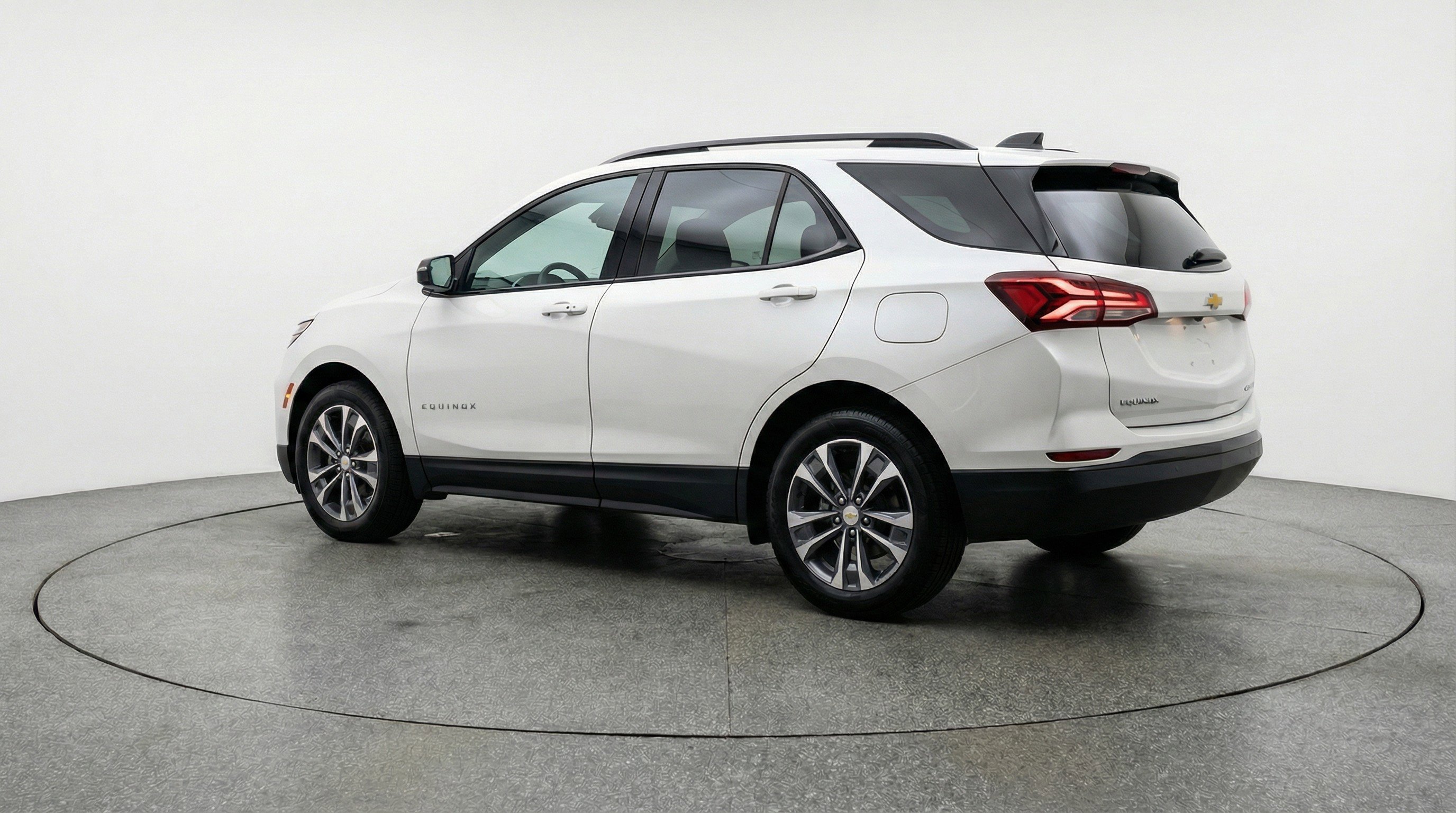 Used 2025 Chevrolet Equinox LT image 6