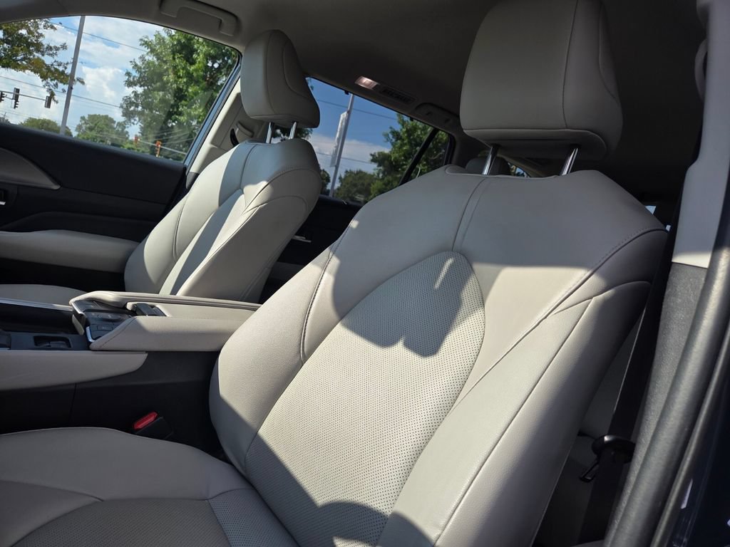 Used 2024 Toyota Grand Highlander FWD image 11