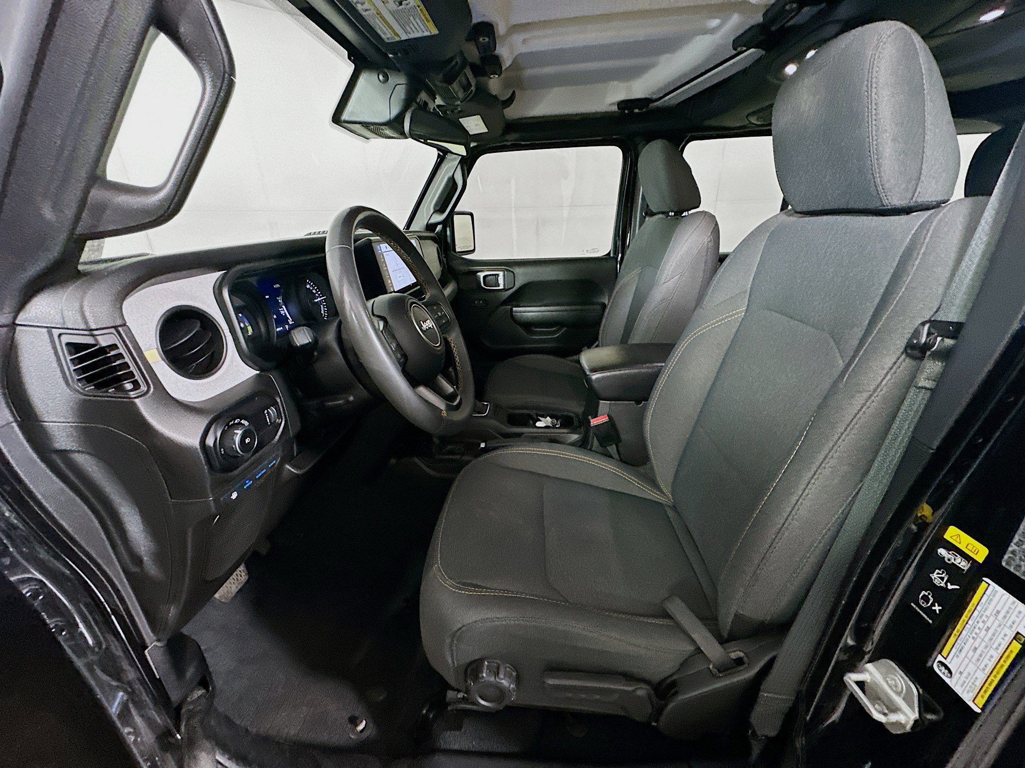 Used 2024 Jeep Wrangler Unlimited AWD/4WD image 13